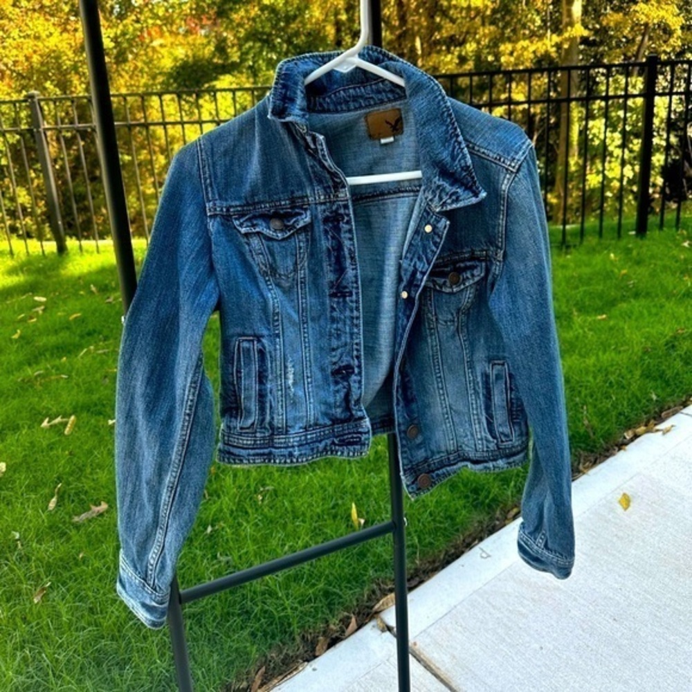 American Eagle | Cropped Jean Jacket